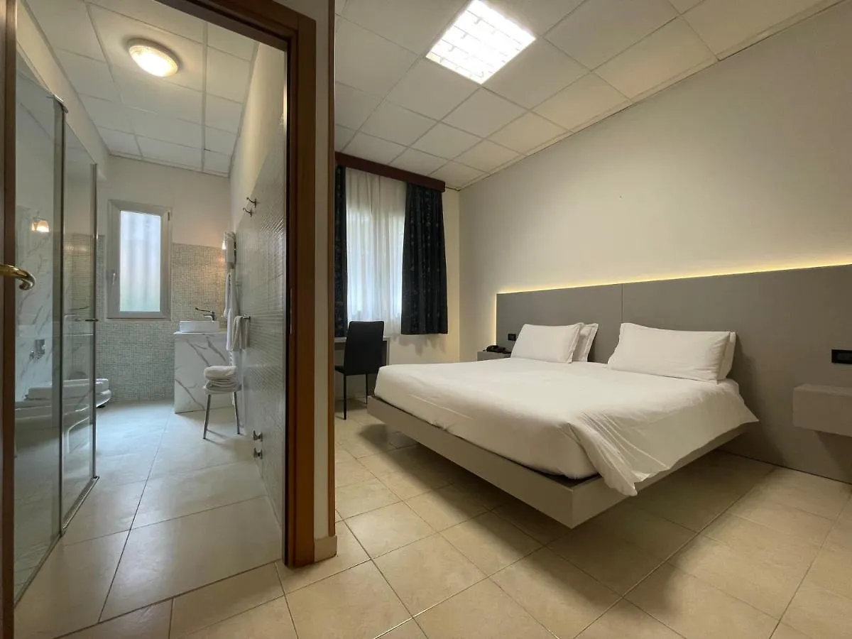 Hotel Leonardo Brescia 3*,